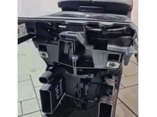 bontott PEUGEOT 5008 Könyöklő