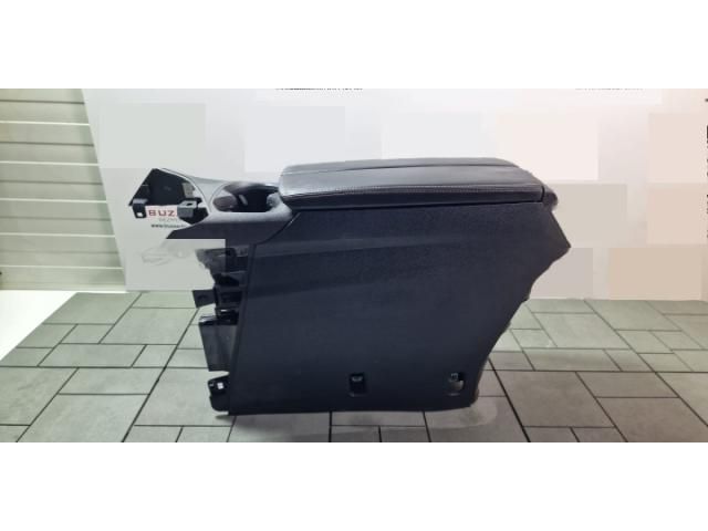 bontott PEUGEOT 5008 Könyöklő