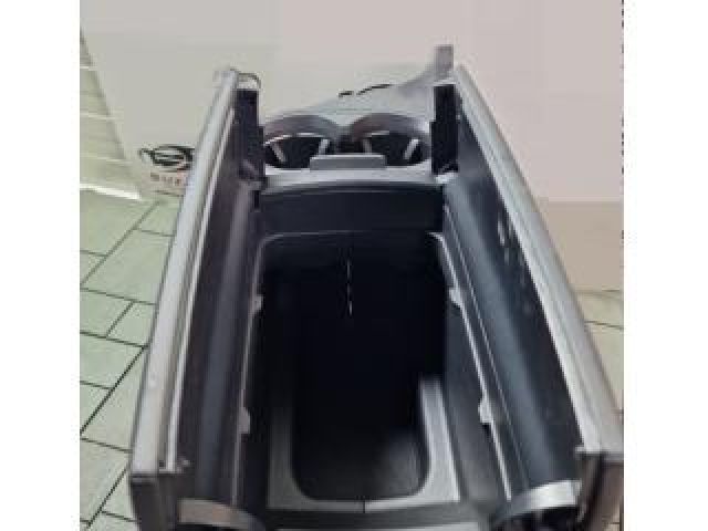 bontott PEUGEOT 5008 Könyöklő