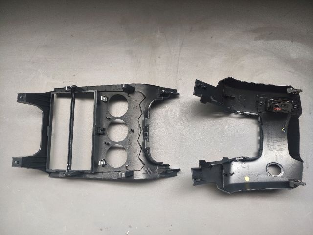 bontott PEUGEOT 5008 Középkonzol Keret