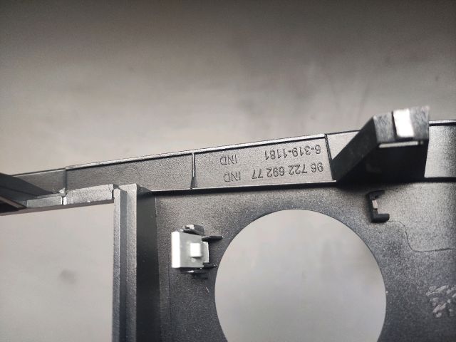 bontott PEUGEOT 5008 Középkonzol Keret