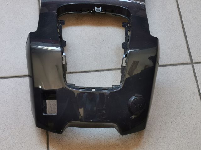 bontott PEUGEOT 5008 Középkonzol Keret