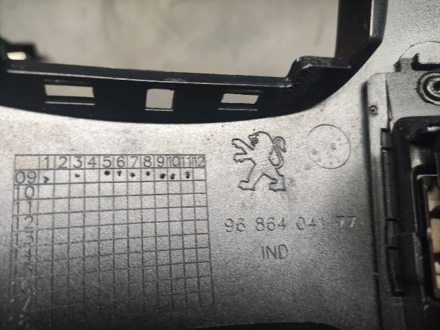 bontott PEUGEOT 5008 Középkonzol Keret