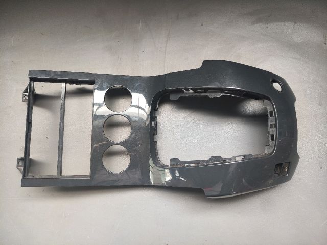 bontott PEUGEOT 5008 Középkonzol Keret