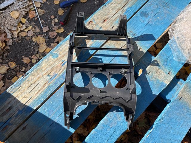 bontott PEUGEOT 5008 Középkonzol Keret