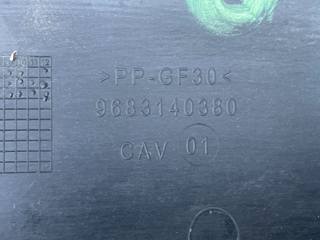 bontott PEUGEOT 5008 Középső Szellőző Keret