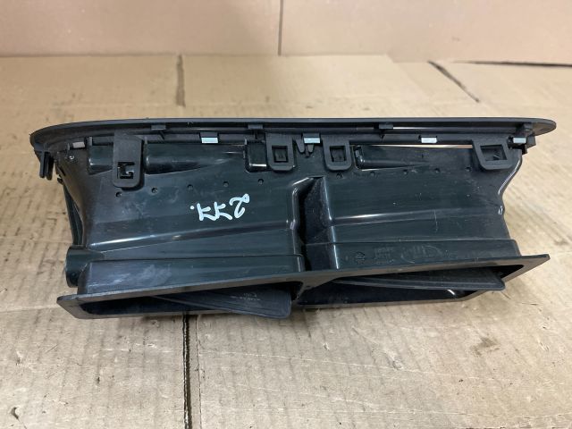 bontott PEUGEOT 5008 Középső Szellőző