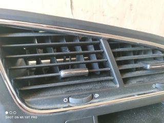 bontott PEUGEOT 5008 Középső Szellőző