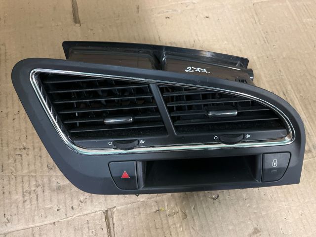 bontott PEUGEOT 5008 Középső Szellőző