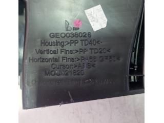 bontott PEUGEOT 5008 Középső Szellőző