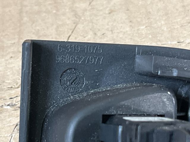 bontott PEUGEOT 5008 Középső Szellőző