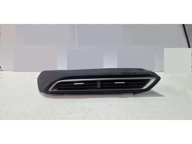 bontott PEUGEOT 5008 Középső Szellőző