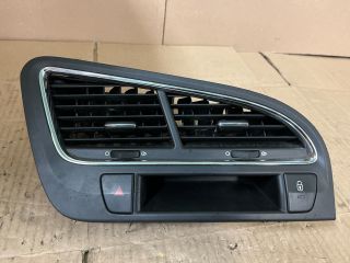 bontott PEUGEOT 5008 Középső Szellőző