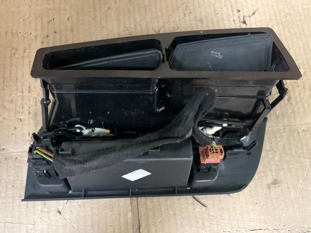 bontott PEUGEOT 5008 Középső Szellőző