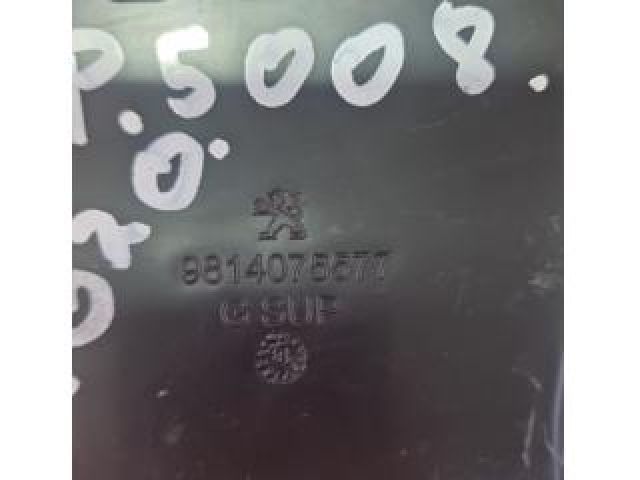 bontott PEUGEOT 5008 Középső Szellőző