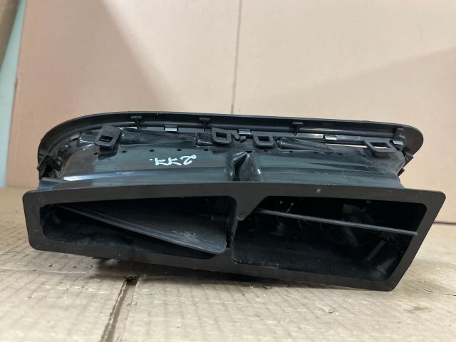 bontott PEUGEOT 5008 Középső Szellőző