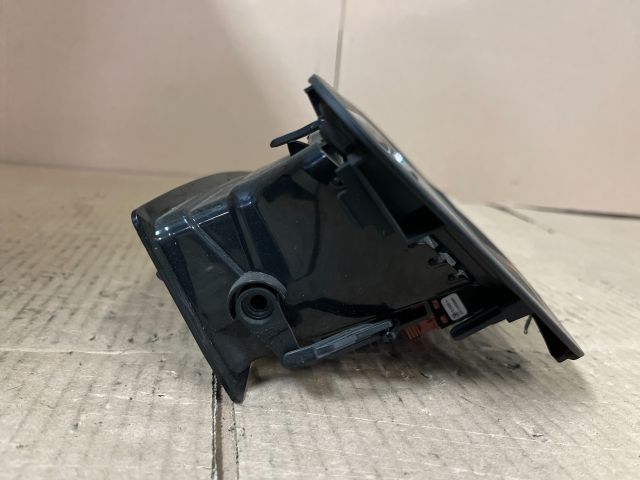 bontott PEUGEOT 5008 Középső Szellőző