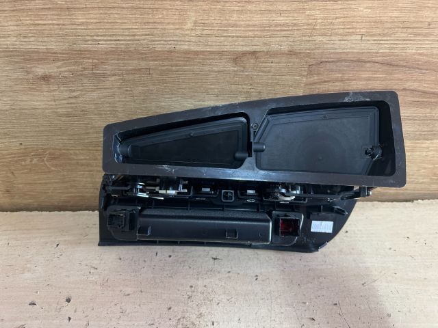 bontott PEUGEOT 5008 Középső Szellőző