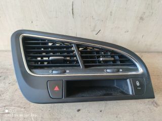 bontott PEUGEOT 5008 Középső Szellőző