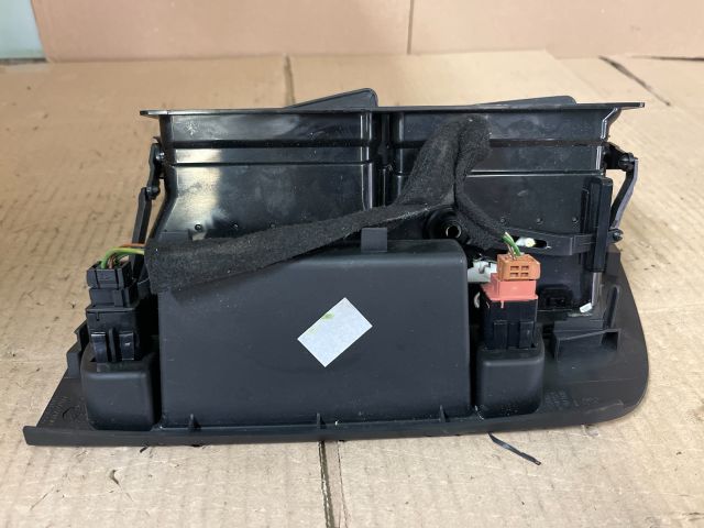 bontott PEUGEOT 5008 Középső Szellőző