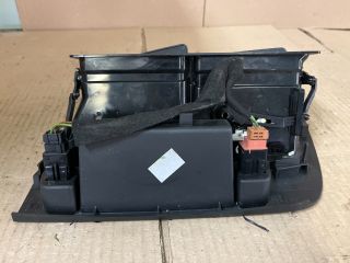 bontott PEUGEOT 5008 Középső Szellőző