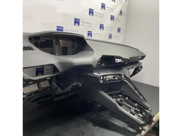 bontott PEUGEOT 5008 Műszerfal Héj