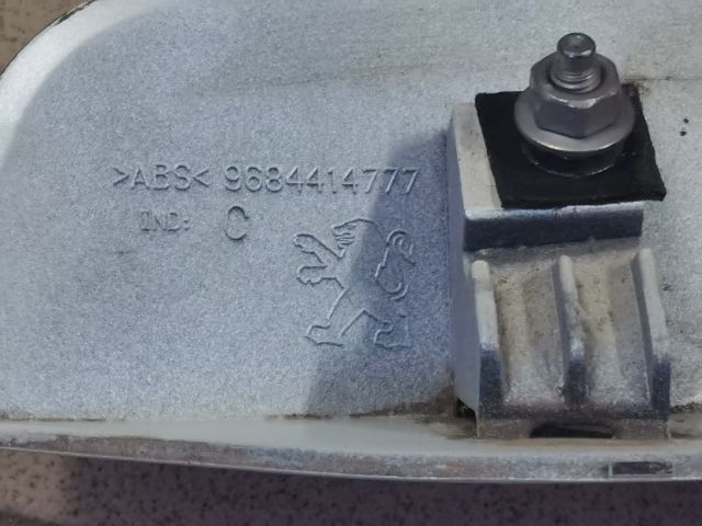 bontott PEUGEOT 5008 Rendszámtábla Világítás Keret