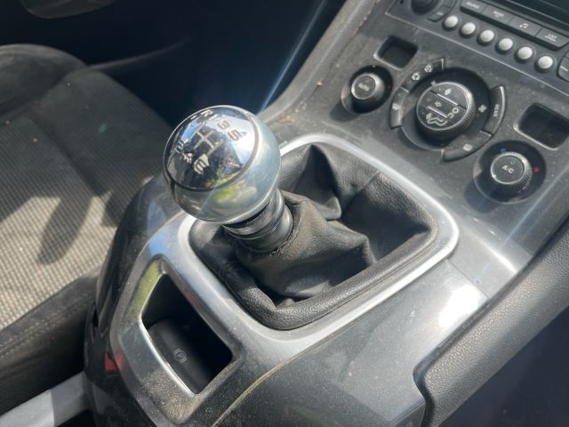 bontott PEUGEOT 5008 Váltószoknya