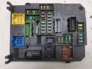 bontott PEUGEOT 508 Biztosítéktábla Motortér