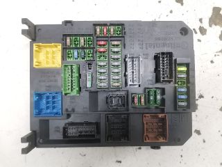 bontott PEUGEOT 508 Biztosítéktábla Motortér