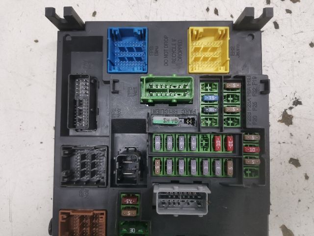 bontott PEUGEOT 508 Biztosítéktábla Motortér