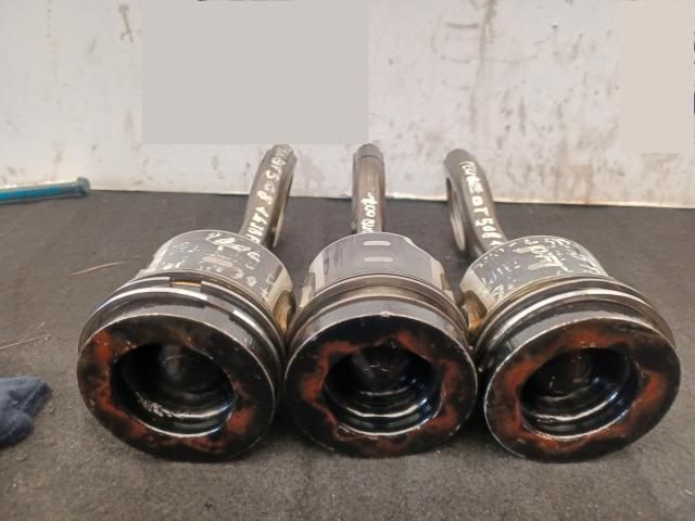 bontott PEUGEOT 508 Dugattyú