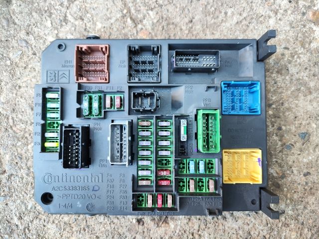 bontott PEUGEOT 508 Biztosítéktábla Utastér