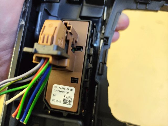 bontott PEUGEOT 508 Váltószoknya Rögzítő Keret