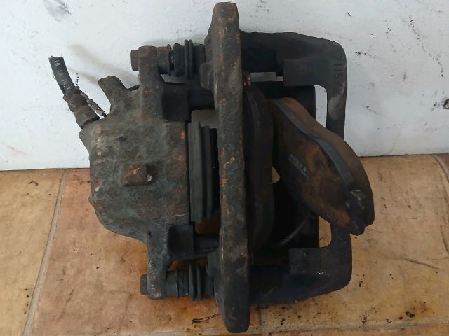 bontott PEUGEOT 607 Jobb első Féknyereg Munkahengerrel