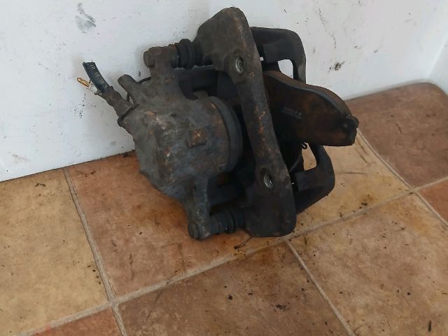 bontott PEUGEOT 607 Jobb első Féknyereg Munkahengerrel