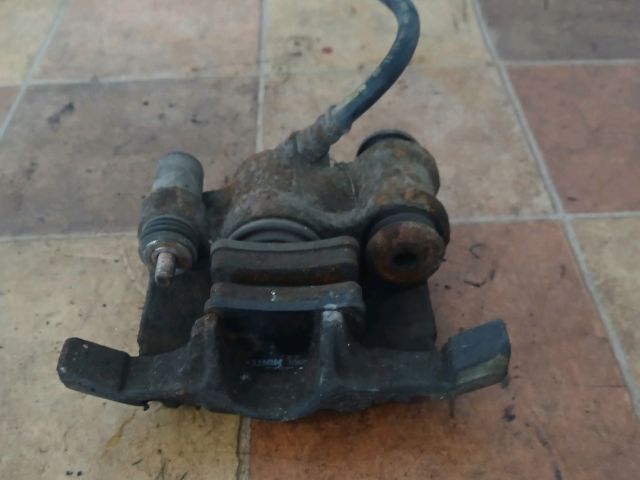 bontott PEUGEOT 607 Jobb első Féknyereg Munkahengerrel