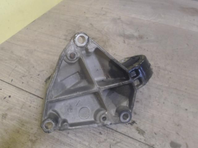 bontott PEUGEOT 607 Motor Tartó Bak (Fém)