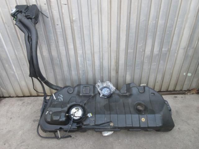 bontott PEUGEOT 607 Tank