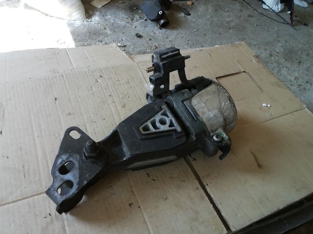 bontott PEUGEOT 607 Motor Tartó Bak (Fém)