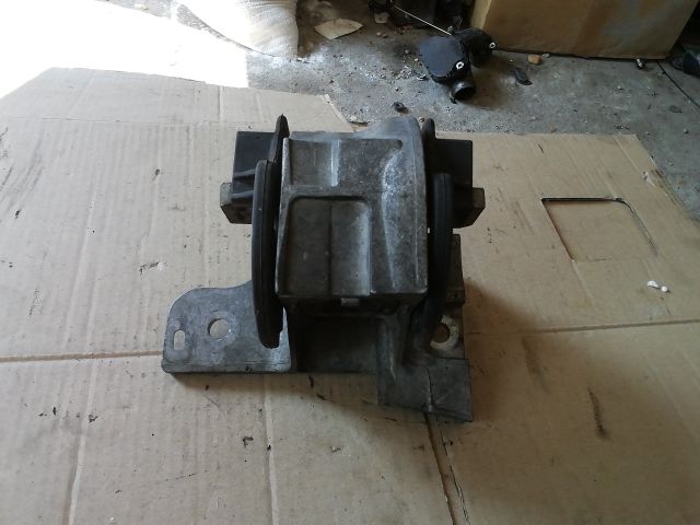 bontott PEUGEOT 607 Motor Tartó Bak (Fém)