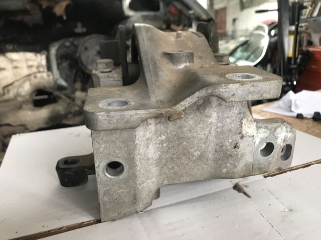 bontott PEUGEOT 607 Váltó Tartó Bak (Pozíciófüggetlen)