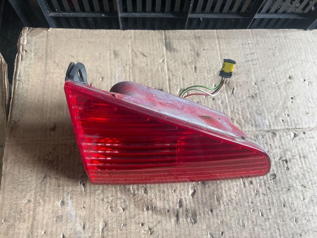 bontott PEUGEOT 607 Bal Belső Hátsó Lámpa