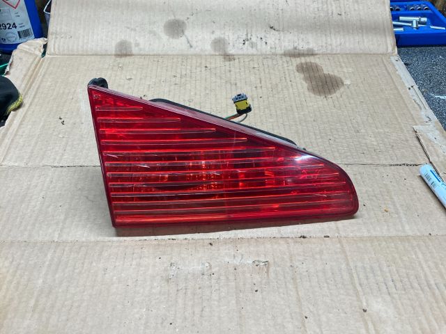 bontott PEUGEOT 607 Bal Belső Hátsó Lámpa