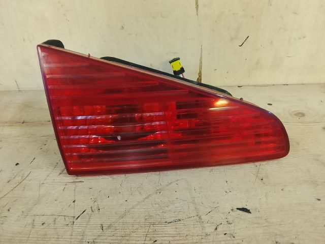bontott PEUGEOT 607 Bal Belső Hátsó Lámpa