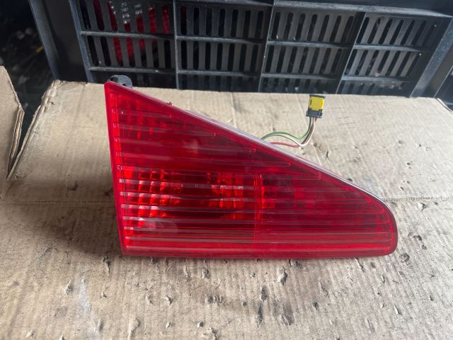 bontott PEUGEOT 607 Bal Belső Hátsó Lámpa