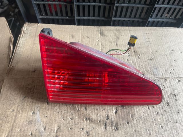 bontott PEUGEOT 607 Bal Belső Hátsó Lámpa