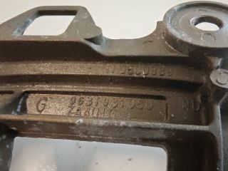 bontott PEUGEOT 607 Bal első Zárbetét