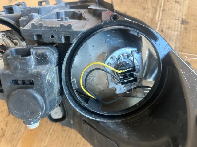 bontott PEUGEOT 607 Bal Fényszóró