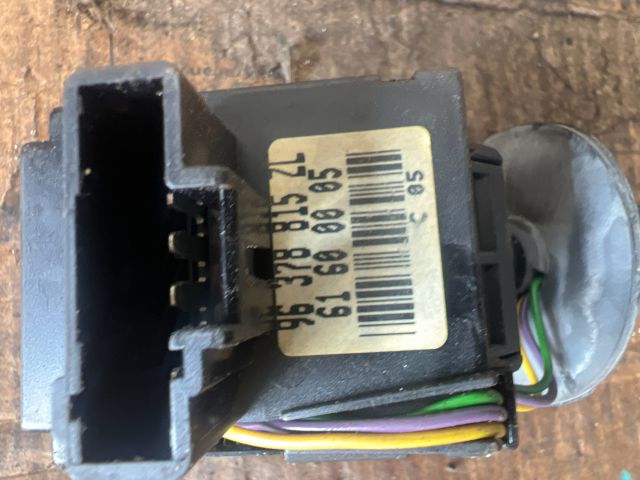 bontott PEUGEOT 607 Bal Kormánykapcsoló Irányjelző